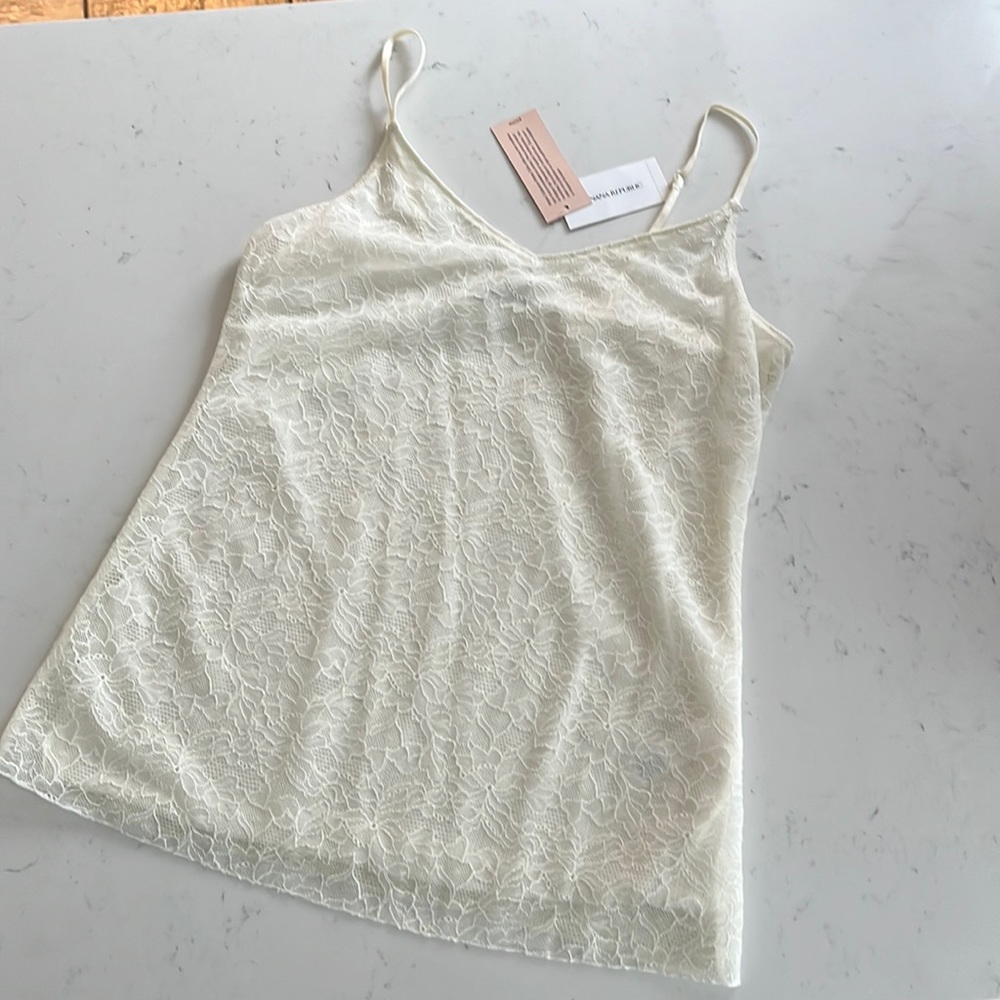 ☀️Lace camisole.